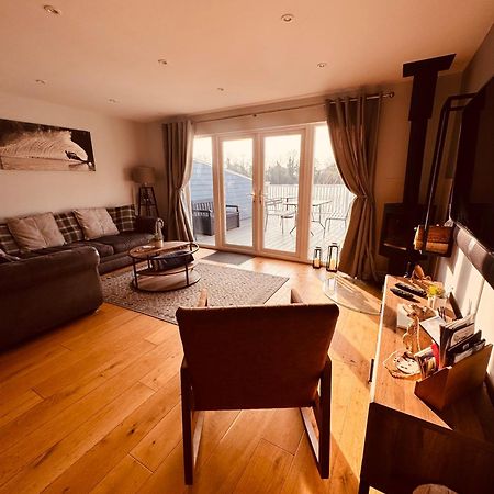 Cotswolds Lakeside Lodge - Nesbitt'S Nest South Cerney Ngoại thất bức ảnh