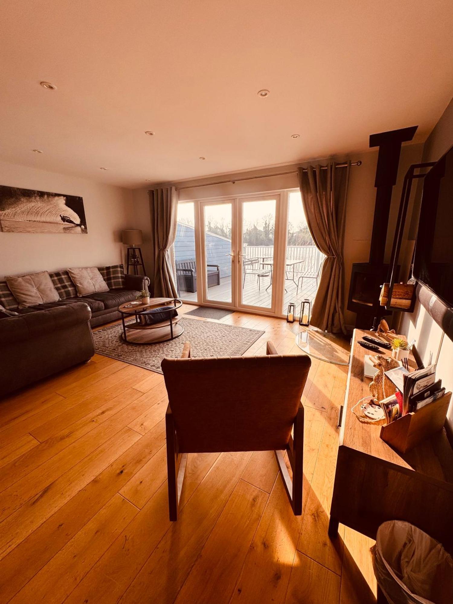Cotswolds Lakeside Lodge - Nesbitt'S Nest South Cerney Ngoại thất bức ảnh